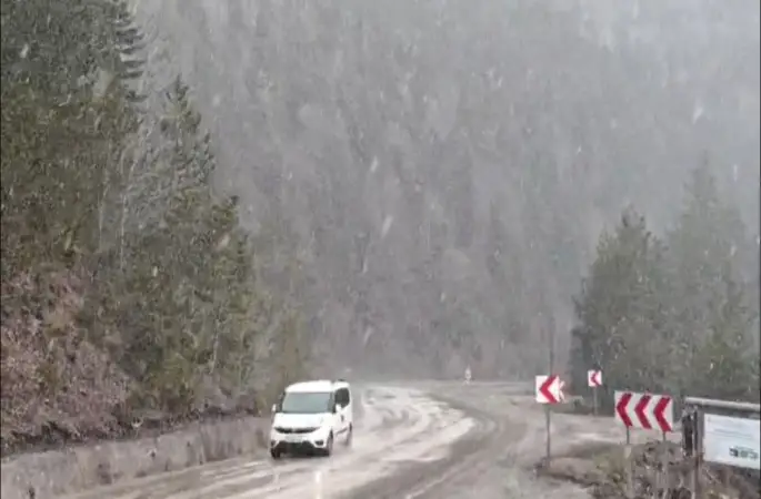Karabük’ün yüksek kesimlerinde kar yağışı yeniden başladı
