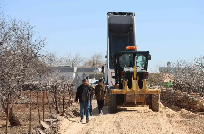 Karaköprü’de kırsal yollarda çalışmalar sürüyor
