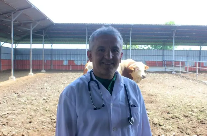 Karanfil "Veteriner hekim çiftlikten sofraya sağlığın adıdır"
