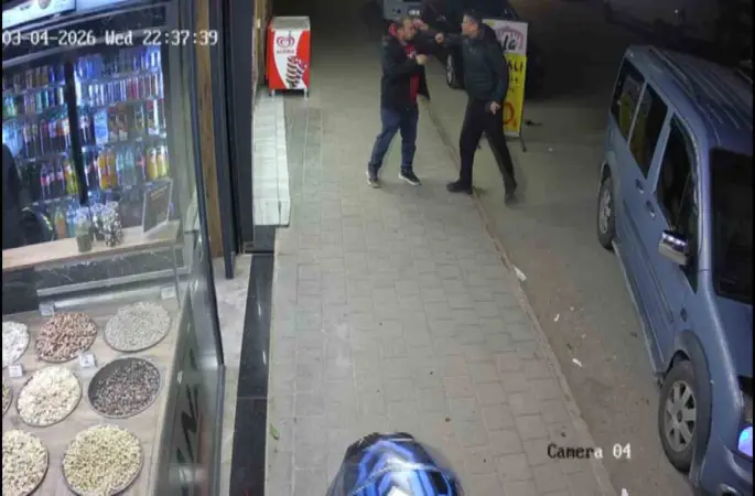 Kardeşler arasında "alacak-verecek" kavgası: O anlar kamerada
