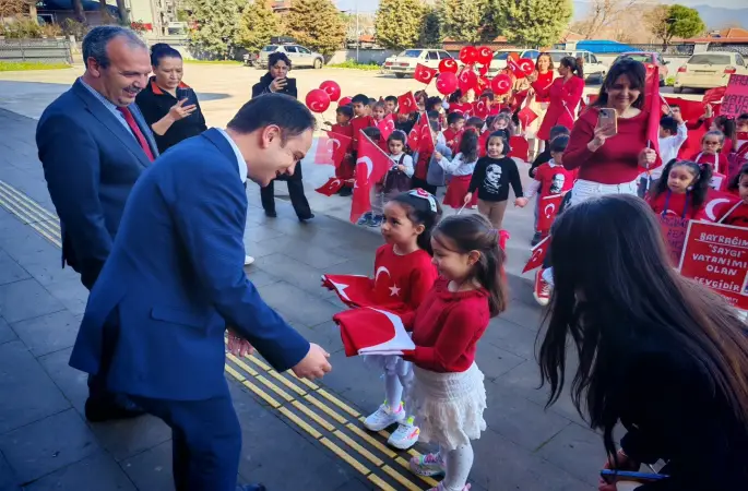 Karpuzlu’da miniklerden bayrağa saygı
