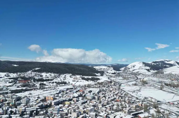 Kars ve Sarıkamış beyaza büründü: Doğu’nun masalsı kış manzarası havadan görüntülendi
