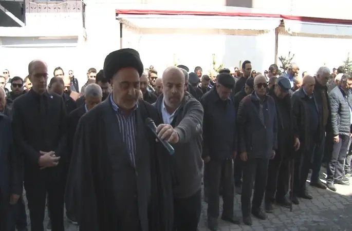 Kars’ta Kahramanmaraş’taki okul saldırısının acısı paylaşıldı: Gıyabi cenaze namazı ve anlamlı yürüyüş
