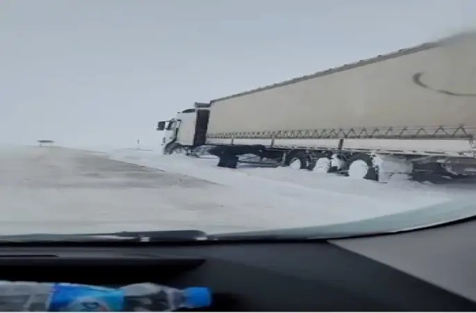 Kars’ta kar, kazaları beraberinde getirdi
