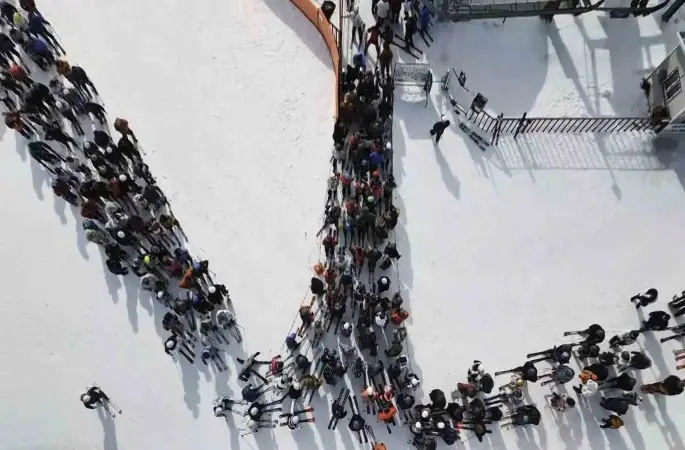 Kars’ta kayağını kapan Sarıkamış’a koştu
