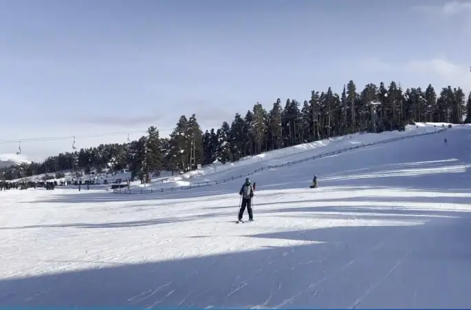 Kars’ta kayak sezonu Nisan’a uzadı
