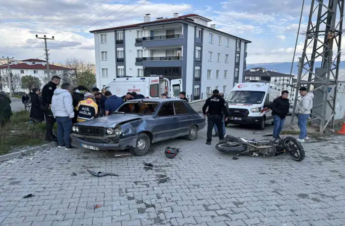 Kastamonu’da otomobil ile motosiklet çarpıştı: 3 yaralı
