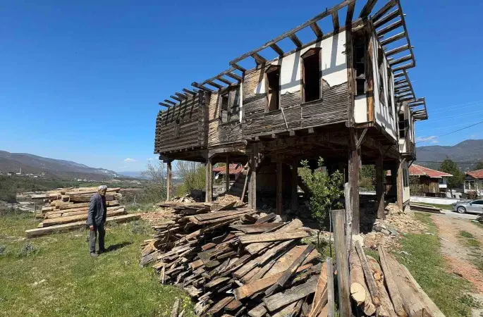 Kastamonu’da yıkılma tehlikesi bulunan tescilli tarihi konak için yıkım kararı
