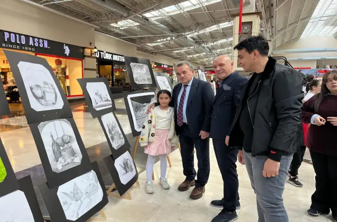 Kaymakam Öztürk sergi açılışına katıldı
