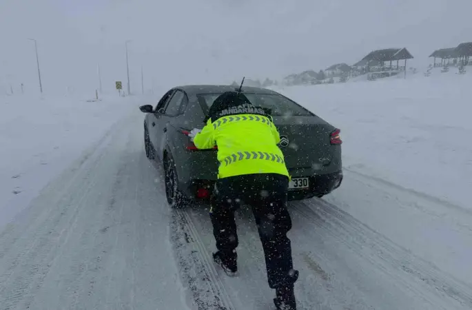 Kayseri’de ulaşıma kar engeli
