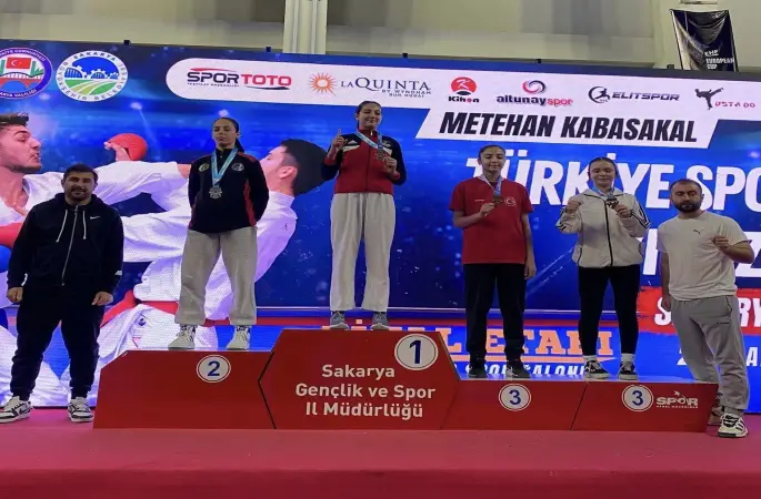 Kayserili karateciler Sakarya’dan madalyalar ile döndü
