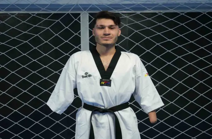 Kazada kollarını kaybetti, taekwondoyla hayata yeniden bağlandı

