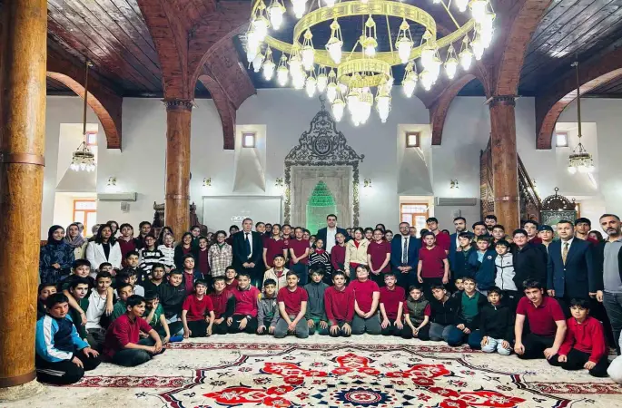 Kemah’ta değerler eğitimi camide gerçekleştirildi
