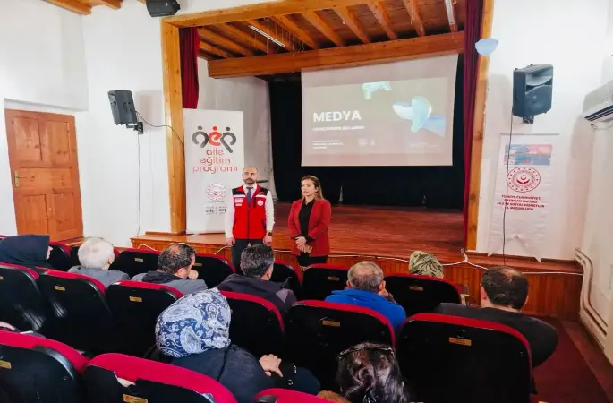 Kemaliye’de velilere "Bilinçli Medya Kullanımı" eğitimi
