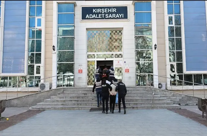 Kendilerini polis olarak tanıtıp dolandırdılar: 3 kişi tutuklandı
