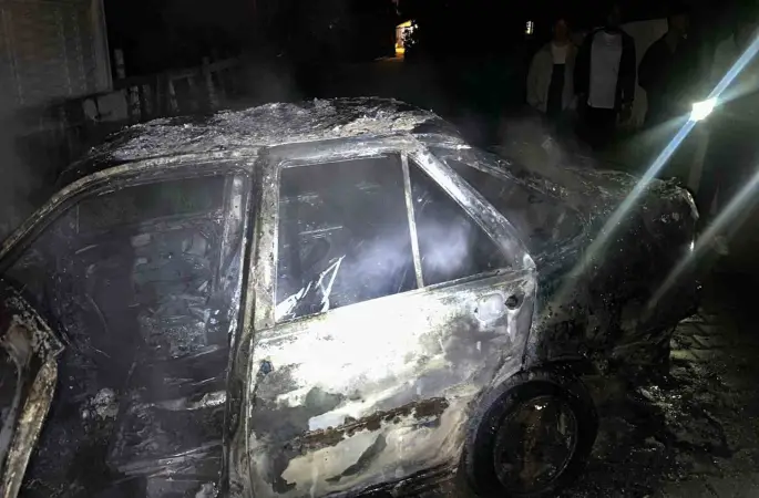 Keşan’da park halindeki otomobilde çıkan yangın söndürüldü
