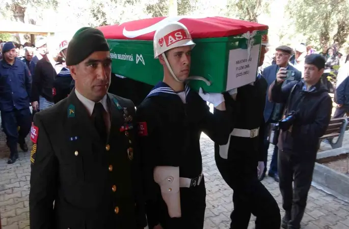 Kıbrıs’ta kazada hayatını kaybeden uzman onbaşı son yolculuğuna uğurlandı
