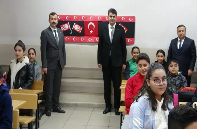 Kilis’te 2. dönemin ilk dersinin konusu "Bayrak" oldu
