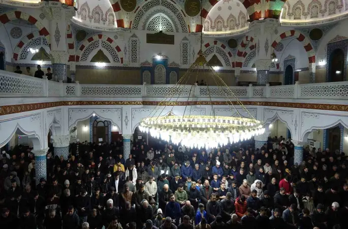 Kilis’te Miraç Kandili’nde camiler doldu taştı
