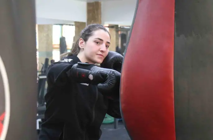 Kilo vermek için taktığı eldivenlerle 7 Türkiye, 1 Avrupa şampiyonu oldu
