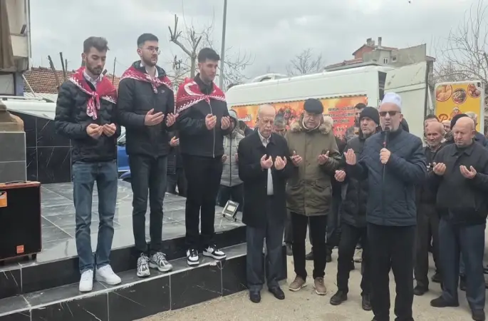 Kınalı kuzular dualarla askere uğurlandı
