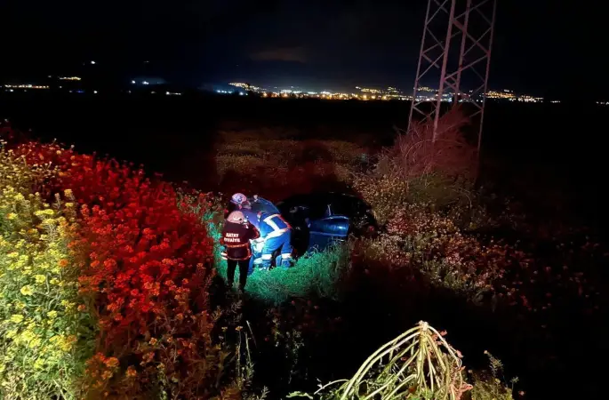 Kırıkhan’da tarlaya uçan otomobilin sürücüsü yaralandı
