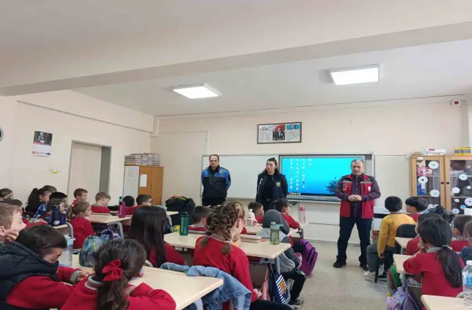 Kırklareli’nde "Mahremiyet, Akran Zorbalığı ve Güvenli İnternet" eğitimleri
