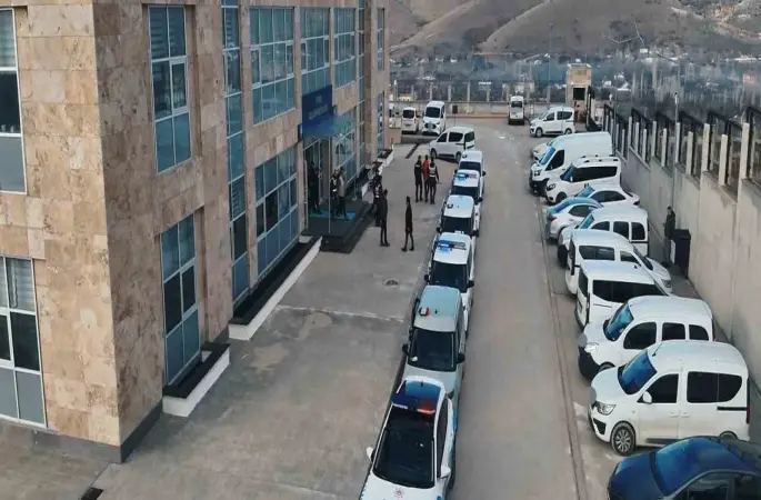 Kırşehir merkezli 9 ilde suç şebekesine operasyon: 18 gözaltı
