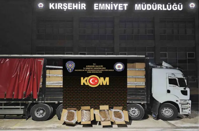 Kırşehir’de durdurulan kamyonda 5,5 ton kaçak tütün ele geçirildi
