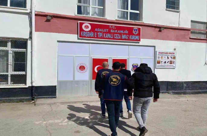 Kırşehir’de hapis cezasıyla aranan 2 kişi yakalandı

