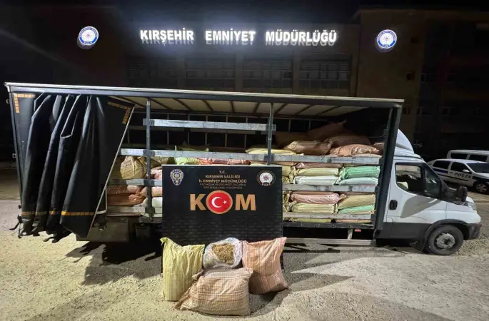 Kırşehir’de kaçak tütün operasyonu: 3 bin 100 kilogram kaçak tütün ele geçirildi

