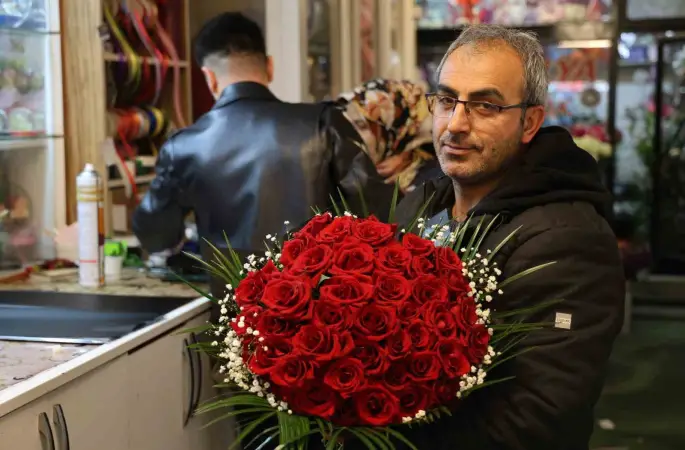 Kırşehir’de sevgililer gününe özel "41 kere maşallah" çiçek konseptine ilgi
