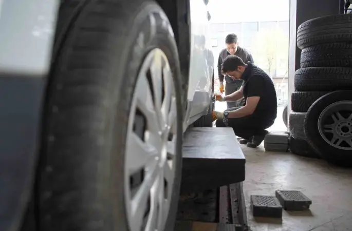 Kış lastiği zorunluluğu bitti, değişim mesaisi başladı: "Sıcaklar artmadan yaz lastiklerine geçiş yapılmalı"
