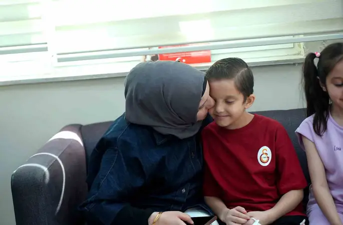 Kızını karaciğer nakli beklerken kaybetti, oğlu organ bağışıyla hayata tutundu
