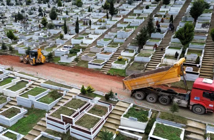 Kocaeli Kent Mezarlığı’nda su hattı yenileme çalışması
