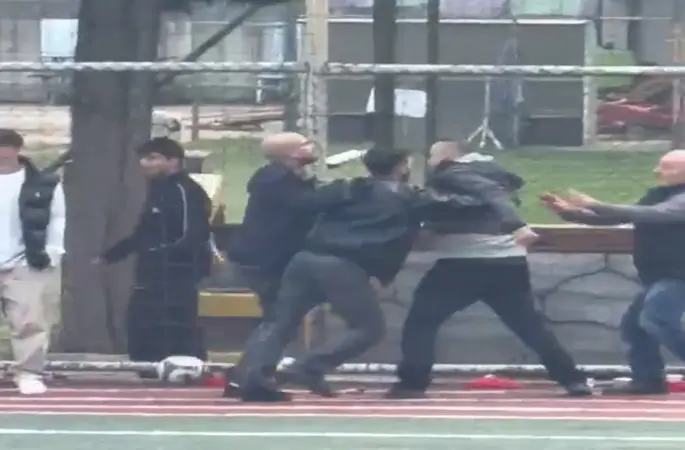 Kocaeli’de kadın hakeme saldırı girişimi kamerada
