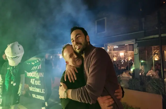 Kocaelisporlu taraftarlardan, Selçuk İnan’a 41. yaş sürprizi
