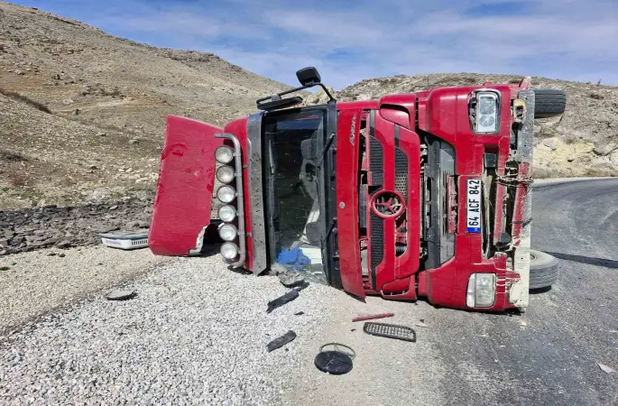 Kömür yüklü tır devrildi 1 kişi yaralandı
