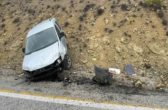 Kontrolden çıkan hafif ticari araç şarampole savruldu: 1 yaralı
