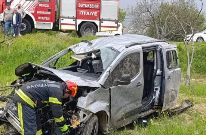 Kontrolden çıkan otomobil tarlaya girdi; 4 yaralı
