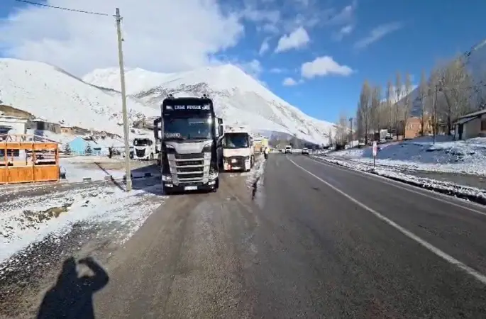 Kop Dağı’nda buzlanma: Ağır tonajlı araçların geçişine izin verilmiyor
