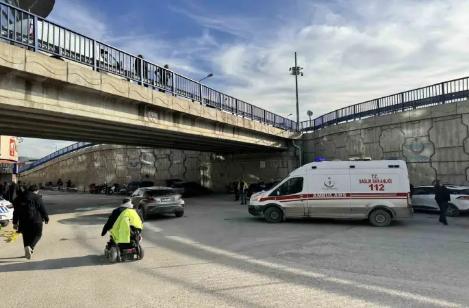 Köprüde can pazarı: Tutunamayınca yere düştü
