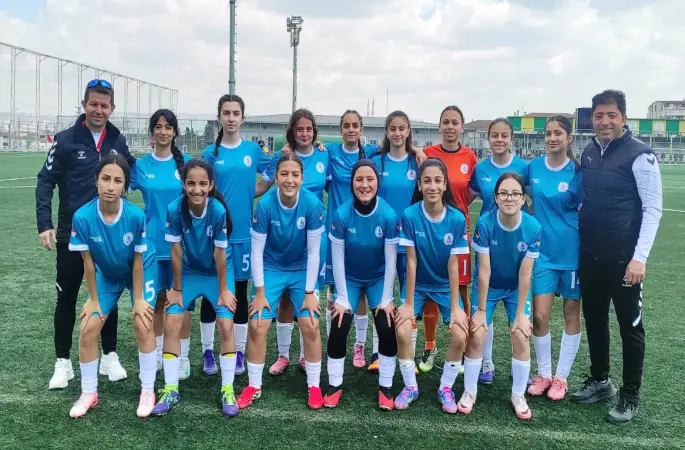 Körfez U15 Kız Futbol Takımı Darıca’dan 4-0 galibiyetle döndü
