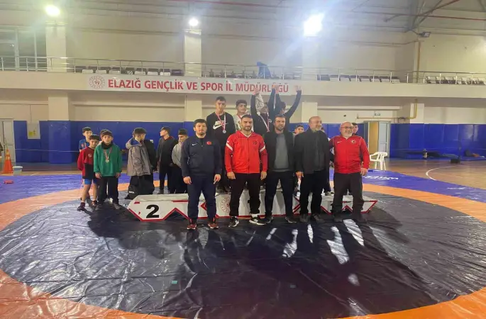 Kovancılar güreş takımı Elazığ’da 8 altın madalyayla zirveye çıktı
