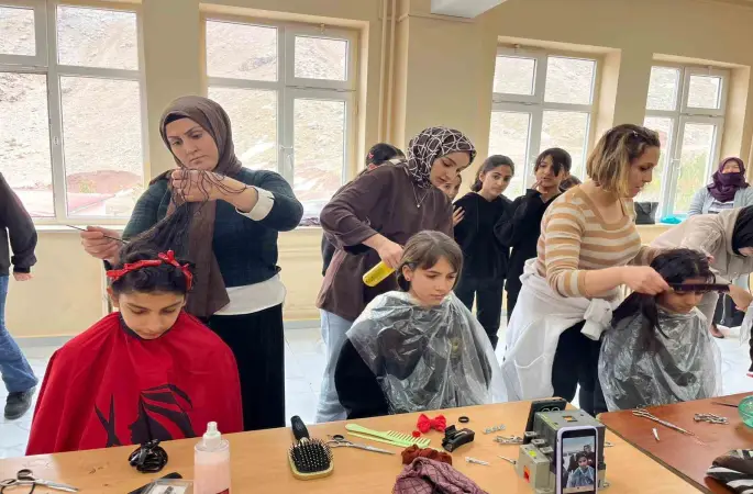 Köy okullarındaki kız öğrencilere ücretsiz kuaförlük hizmeti
