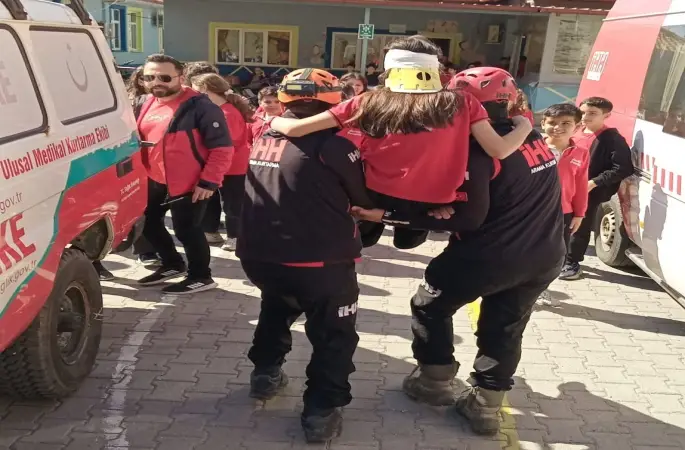 Köyceğiz Atatürk Ortaokulu’nda Afet Tatbikatı gerçekleştirildi
