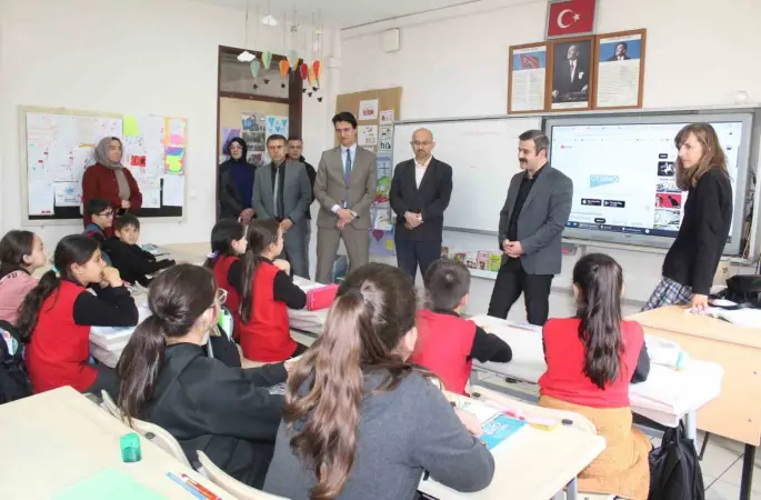 Köyceğiz Kaymakamı Kumcu, öğrencilerle bir aray geldi
