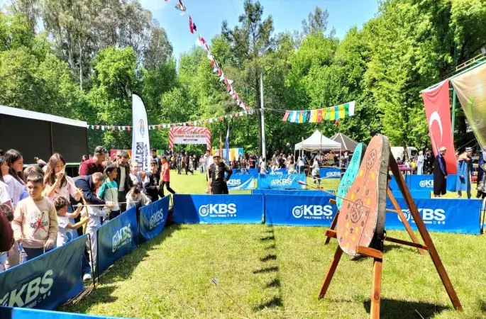 Köyceğiz’de gönüllü eğitmen, geleneksel okçuluğu halka sevdiriyor
