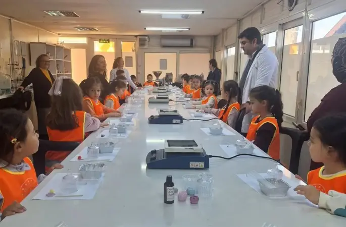 Köyceğizli minikler mum yapımını öğrendi
