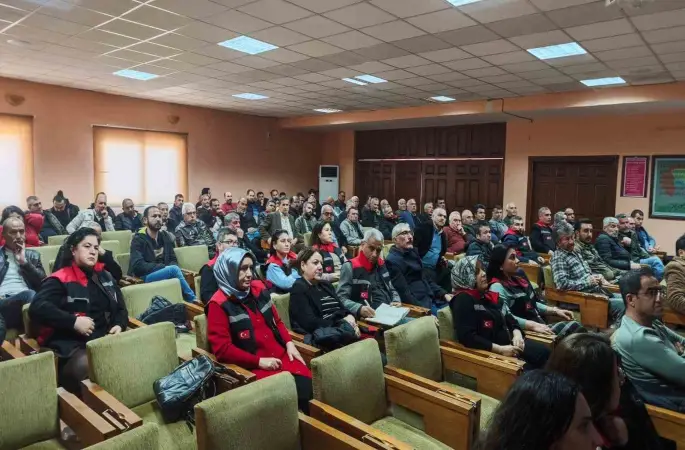 Kozan’da hurma üreticilerine kapsamlı eğitim
